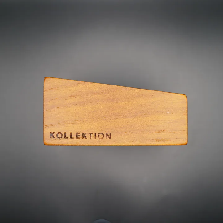 Side profile of the Typ.A beige watch case